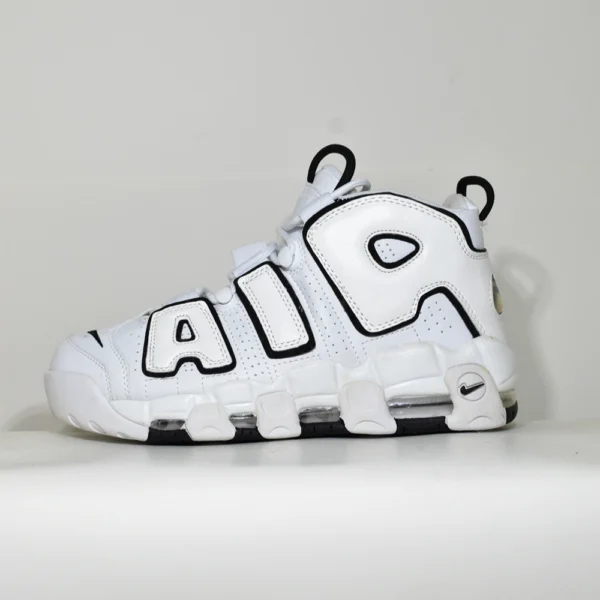 Nike Up Tempo – Blanco Negro