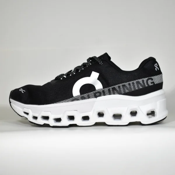 On Cloud – Negro Blanco