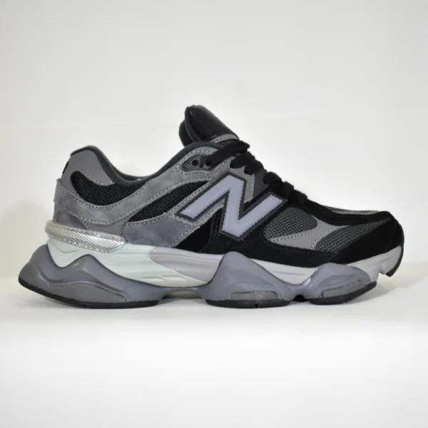 9060 – Negro – Gris