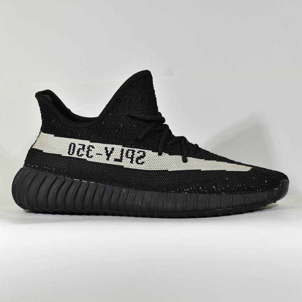 Yeezy 350 - Negro Blanco