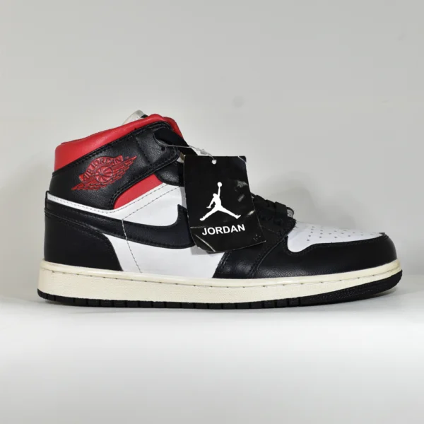 Jordan 1 – Negro Blanco Rojo