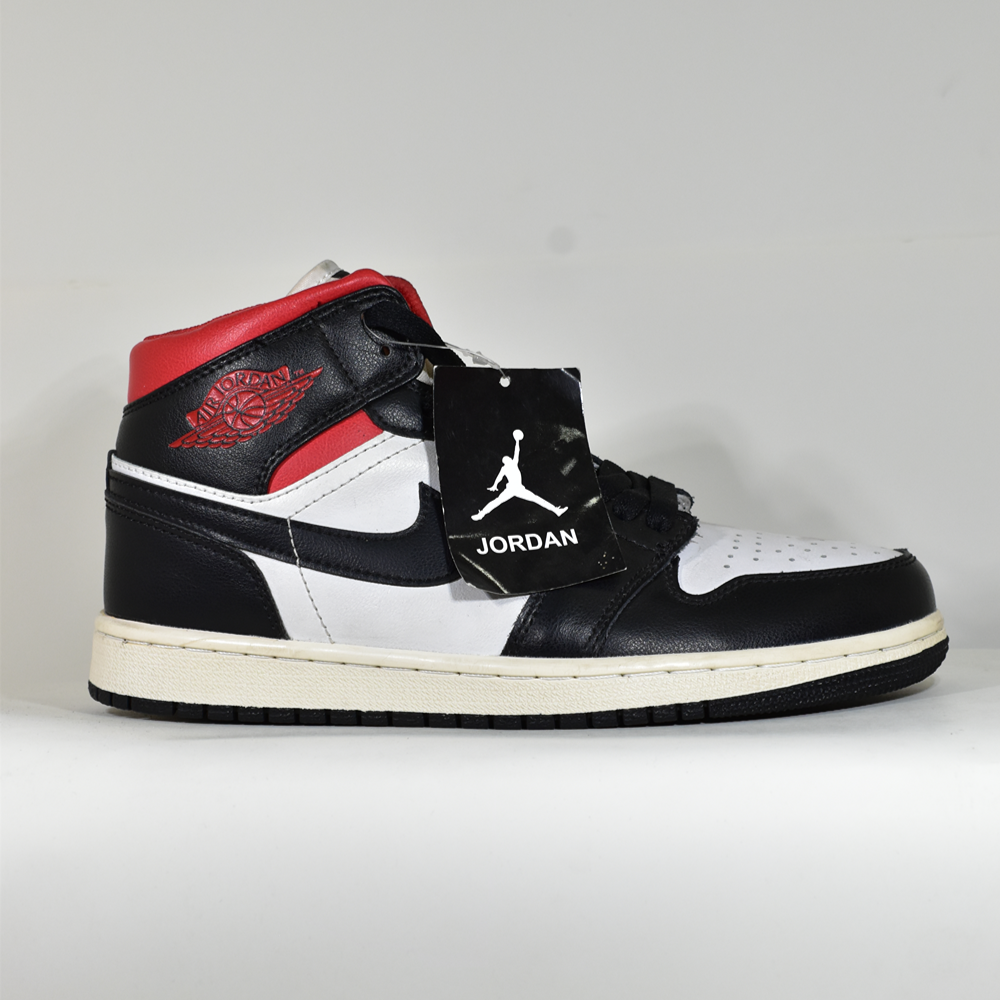 Jordan 1 - Negro Blanco Rojo