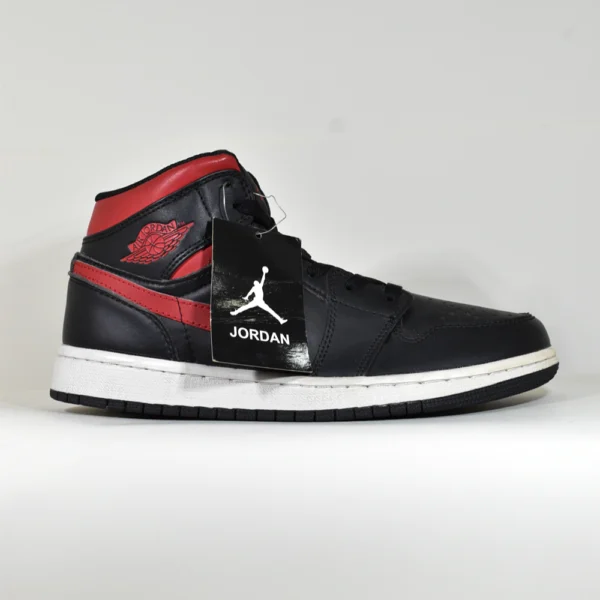 Jordan 1 – Negro Rojo