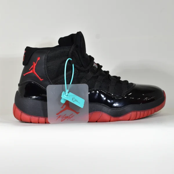 Jordan 11 – Negro Rojo