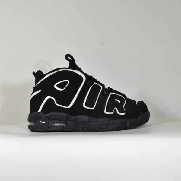 Nike Up Tempo – Negro Blanco
