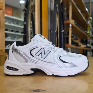 New Balance 530 – Blanco Negro