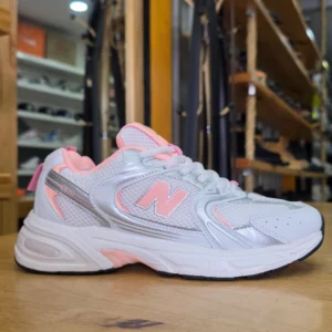 New Balance 530 – Rosa Neon